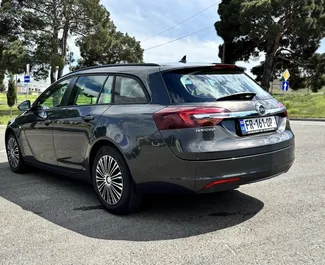 Diesel motor van 2,0L van Opel Insignia Combi 2018 te huur in Tbilisi.