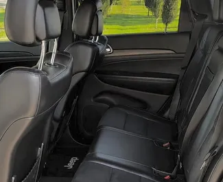 Huur een Jeep Grand Cherokee in Tbilisi Georgië