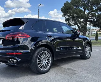 Autohuur Porsche Cayenne 2016 in in Georgië, met Benzine brandstof en 300 pk ➤ Vanaf 190 GEL per dag.