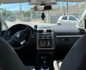 Benzine motor van 1,4L van Volkswagen Touran 2010 te huur in Tirana.
