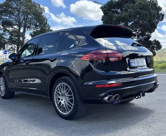 Benzine motor van 3,6L van Porsche Cayenne 2016 te huur in Tbilisi.