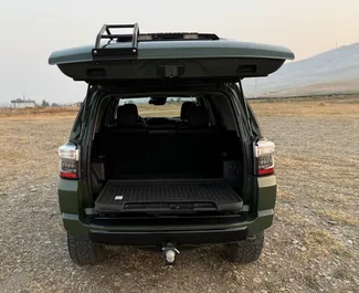Toyota 4 Runner 2024 met Aandrijving op alle wielen systeem, beschikbaar in Tbilisi.