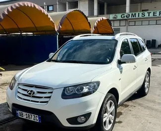 Vooraanzicht van een huurauto Hyundai Santa Fe in Durrës, Albanië ✓ Auto #16581. ✓ Transmissie Automatisch TM ✓ 0 beoordelingen.