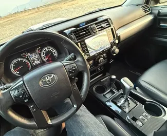 Huur een Toyota 4 Runner in Tbilisi Georgië