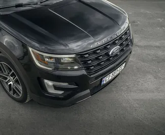 Vooraanzicht van een huurauto Ford Explorer in Tbilisi, Georgië ✓ Auto #16559. ✓ Transmissie Automatisch TM ✓ 0 beoordelingen.
