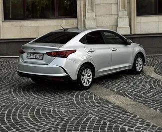 Benzine motor van 1,6L van Hyundai Accent 2023 te huur in Almaty.