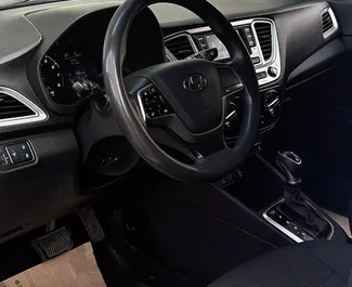 Hyundai Accent 2023 beschikbaar voor verhuur in Almaty, met een kilometerlimiet van 200 km/dag.
