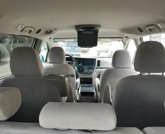 Verhuur Toyota Sienna. Comfort, Minivan Auto te huur in Georgië ✓ Borg van Zonder Borg ✓ Verzekeringsmogelijkheden TPL, FDW, Diefstal, Buitenland, Jonge.