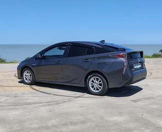 Autohuur Toyota Prius 2017 in in Georgië, met Hybride brandstof en 121 pk ➤ Vanaf 74 GEL per dag.