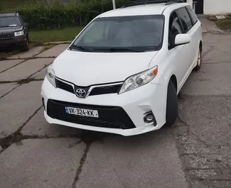 Autohuur Toyota Sienna 2018 in in Georgië, met Benzine brandstof en 270 pk ➤ Vanaf 150 GEL per dag.
