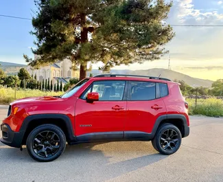 Vooraanzicht van een huurauto Jeep Renegade in Tbilisi, Georgië ✓ Auto #16529. ✓ Transmissie Automatisch TM ✓ 0 beoordelingen.