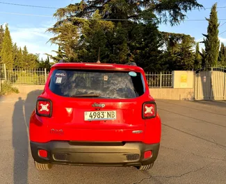 Interieur van Jeep Renegade te huur in Georgië. Een geweldige auto met 5 zitplaatsen en een Automatisch transmissie.