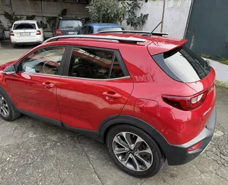 Interieur van Kia Stonic te huur in Albanië. Een geweldige auto met 5 zitplaatsen en een Automatisch transmissie.