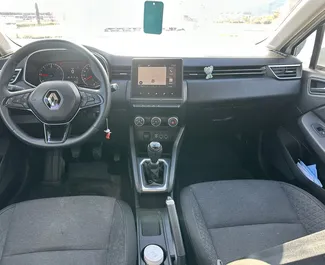 Verhuur Renault Clio 5. Economy Auto te huur in Montenegro ✓ Borg van Zonder Borg ✓ Verzekeringsmogelijkheden TPL, Passagiers, Buitenland, Geen storting.