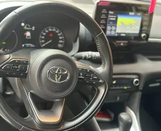 Verhuur Toyota Yaris. Economy, Comfort Auto te huur in Montenegro ✓ Borg van Zonder Borg ✓ Verzekeringsmogelijkheden TPL, Passagiers, Buitenland, Geen storting.