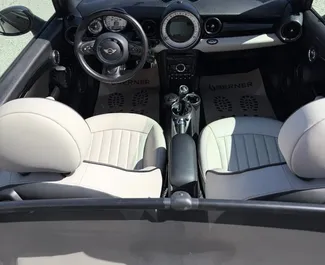 Diesel motor van 2,0L van Mini Cooper S Cabrio 2017 te huur in Budva.