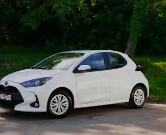 Autohuur Toyota Yaris 2024 in in Montenegro, met Hybride brandstof en 105 pk ➤ Vanaf 40 EUR per dag.