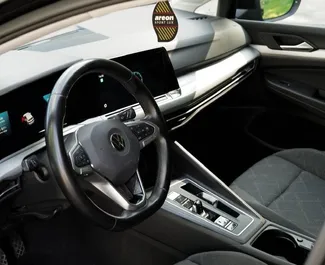Vooraanzicht van een huurauto Volkswagen Golf 8 in Budva, Montenegro ✓ Auto #16616. ✓ Transmissie Automatisch TM ✓ 0 beoordelingen.