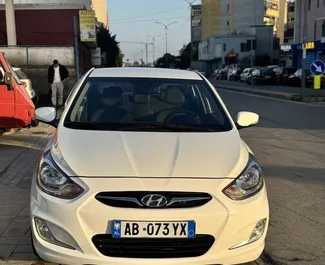 Vooraanzicht van een huurauto Hyundai Accent in Durrës, Albanië ✓ Auto #16526. ✓ Transmissie Automatisch TM ✓ 0 beoordelingen.