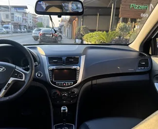 Hyundai Accent 2015 met Vooraandrijving systeem, beschikbaar in Durrës.