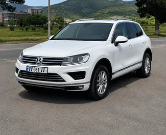 Volkswagen Touareg 2018 beschikbaar voor verhuur in Tbilisi, met een kilometerlimiet van 250 km/dag.