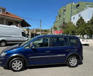 Autohuur Volkswagen Touran 2010 in in Albanië, met Benzine brandstof en  pk ➤ Vanaf 30 EUR per dag.