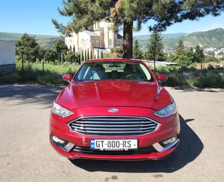 Benzine motor van 2,0L van Ford Fusion Sedan 2018 te huur in Tbilisi.