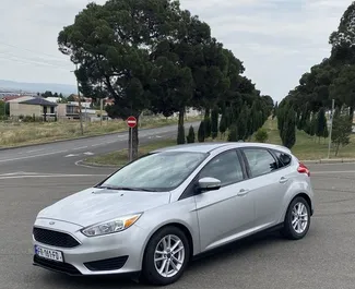 Vooraanzicht van een huurauto Ford Focus in Tbilisi, Georgië ✓ Auto #16567. ✓ Transmissie Automatisch TM ✓ 0 beoordelingen.