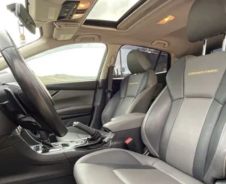 Interieur van Subaru Crosstrek te huur in Georgië. Een geweldige auto met 5 zitplaatsen en een Automatisch transmissie.