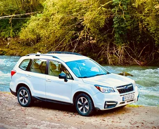 Vooraanzicht van een huurauto Subaru Forester in Tbilisi, Georgië ✓ Auto #16569. ✓ Transmissie Automatisch TM ✓ 0 beoordelingen.