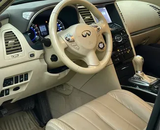 Benzine motor van 3,7L van Infiniti QX70 2019 te huur in Tbilisi.
