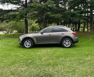 Vooraanzicht van een huurauto Infiniti QX70 in Tbilisi, Georgië ✓ Auto #13463. ✓ Transmissie Automatisch TM ✓ 3 beoordelingen.
