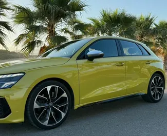 Verhuur Audi S3. Comfort Auto te huur in Spanje ✓ Borg van Borg van 2000 EUR ✓ Verzekeringsmogelijkheden TPL.