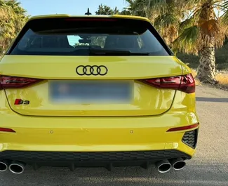 Benzine motor van 2,0L van Audi S3 2022 te huur in Alicante.