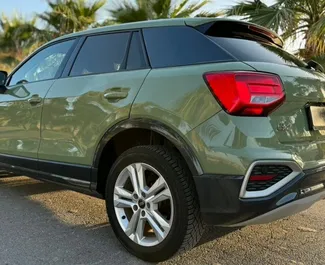 Benzine motor van 2,0L van Audi Q2 2023 te huur in Alicante.