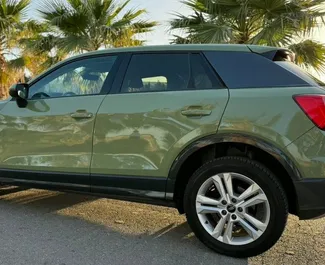 Audi Q2 2023 beschikbaar voor verhuur in Alicante, met een kilometerlimiet van 250 km/dag.