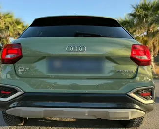 Interieur van Audi Q2 te huur in Spanje. Een geweldige auto met 4 zitplaatsen en een Automatisch transmissie.