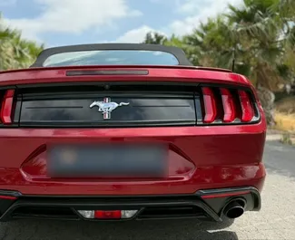 Ford Mustang Cabrio 2022 beschikbaar voor verhuur in Alicante, met een kilometerlimiet van 200 km/dag.