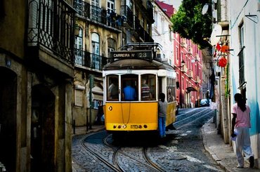 Huur een auto in Lissabon
