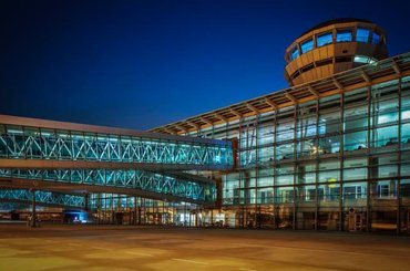 Huur een auto op de luchthaven van Izmir